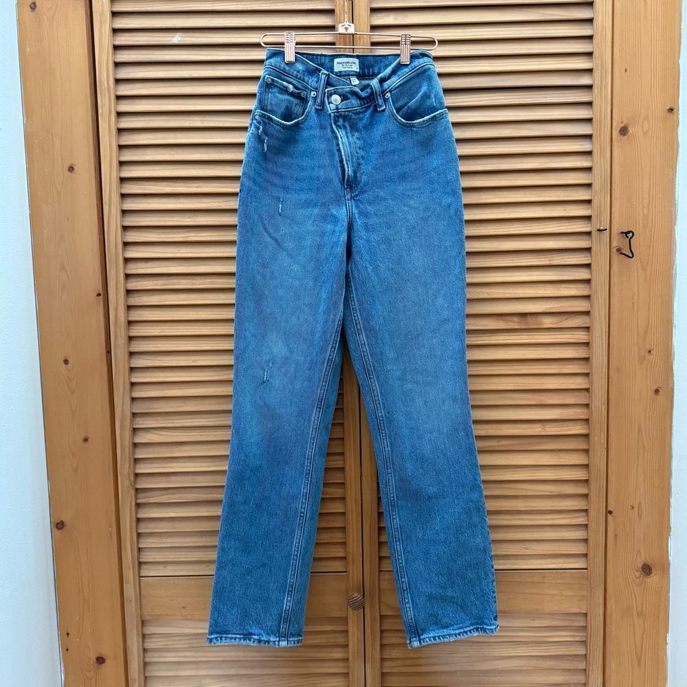 Abercrombie & Fitch Women's Light Blue Straight Leg Jeans size 26/2